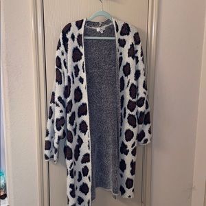Long cardigan with cheetah print